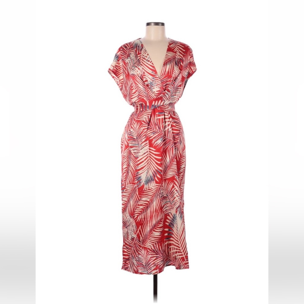 Lovely summer dress.  Perfect for 4th of July.  Size medium